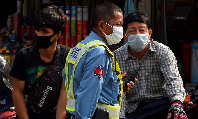 Cambodia to shut borders with Vietnam amid raging pandemic