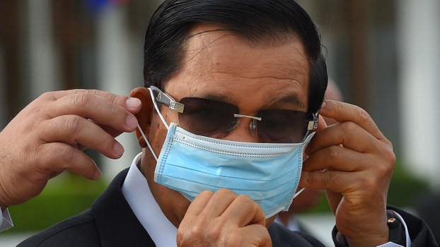 Cambodia’s PM Hun Sen Reopens Border to Cambodians Stranded Abroad Due to Pandemic