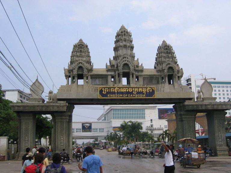 Cambodian traders rally at border