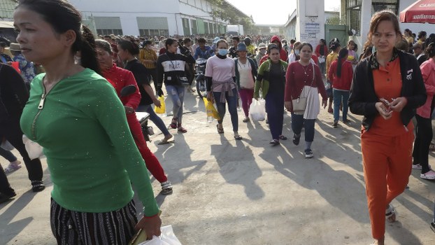 Cambodian Garment Factory Owners Urge Suspension of Minimum Wage Talks Citing Outbreak Impact