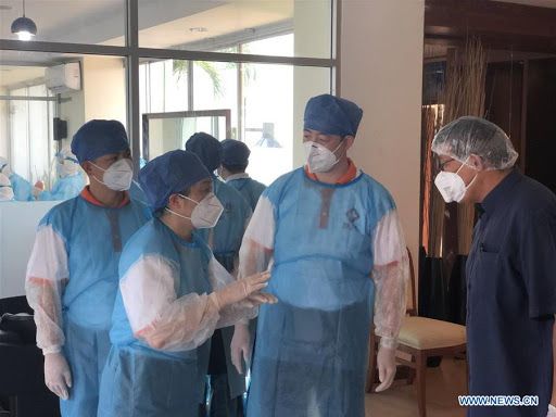 Chinese doctors train Cambodian volunteer doctors on echocardiography