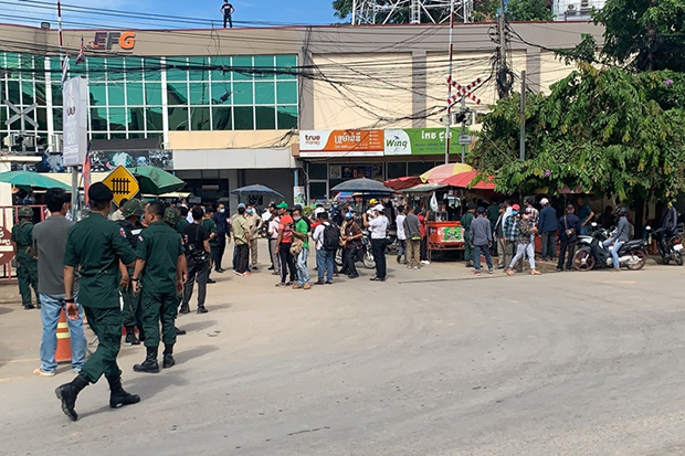 1,000 Cambodian traders protest over border closure