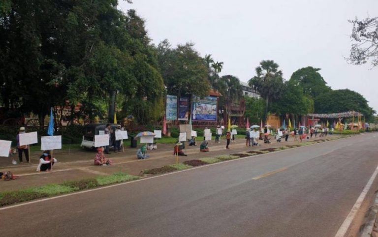 Siem Reap Cultural Village Staff Protest for Wages, Bargaining Deal
