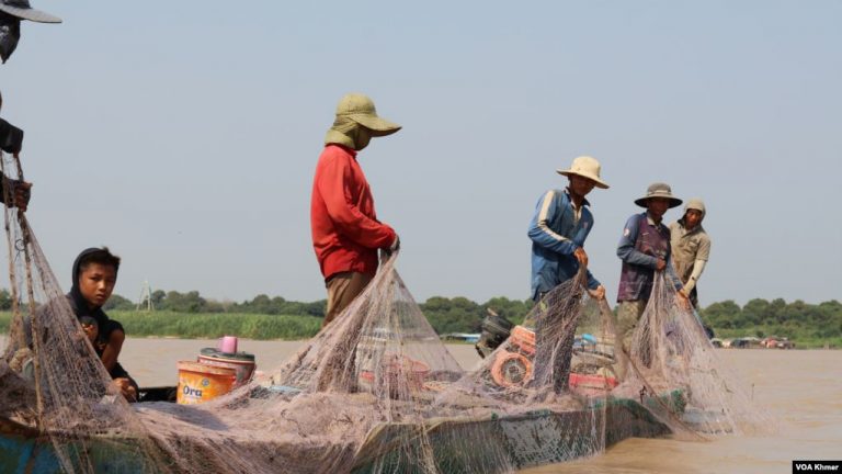 As Tonle Sap Drys Up, River Commission Urges More Data Sharing to Address Low Mekong Levels