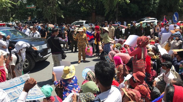 Hundreds of Cambodian Villagers Displaced by Land Grabs Protest in Phnom Penh