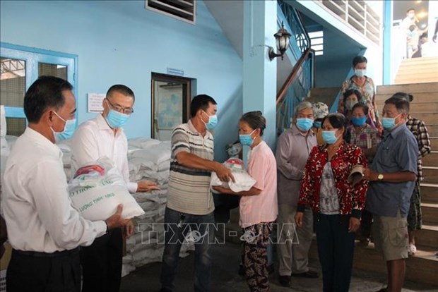 More relief delivered to pandemic-hit Vietnamese Cambodians