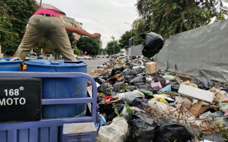 Trash Piles Up as Workers Fear Cintri Restructuring, Go on Strike