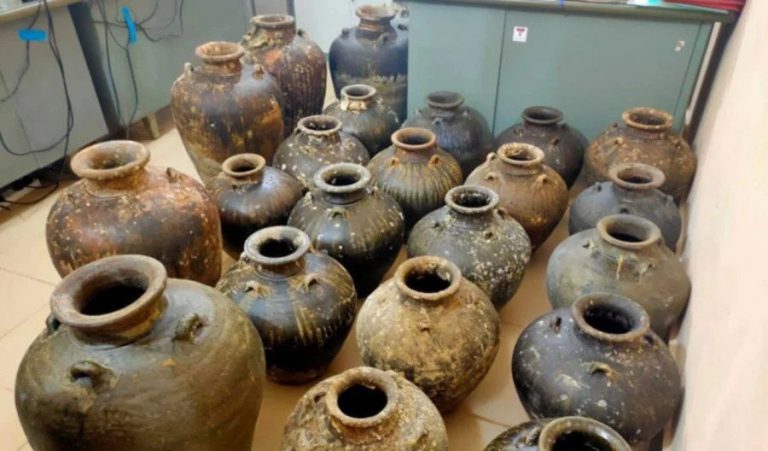 Cambodia recovers artefacts plundered from shipwreck
