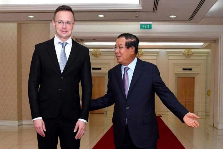 Hun Sen: No lockdown in Cambodia after Hungarian minister visit