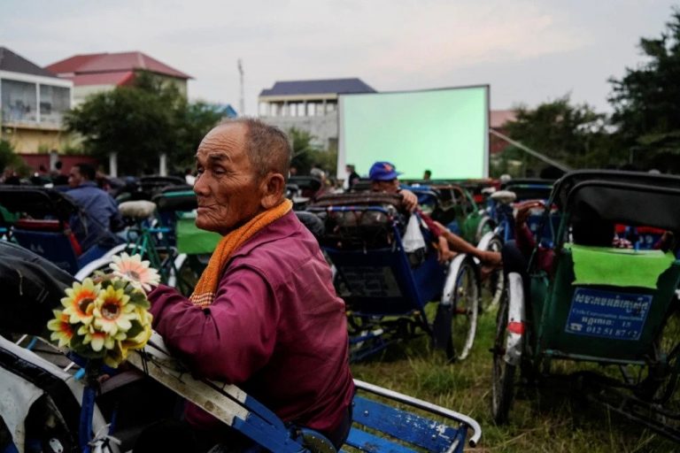 Cambodia’s cash-strapped cyclo drivers treated to pedal-in movie