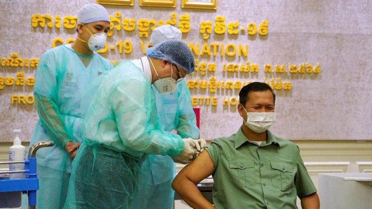 Cambodia launches COVID-19 vaccinations with shots for PM’s sons, ministers (video)