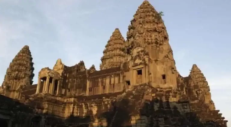 New Thailand temple claims to imitate Angkor Wat, sparks row