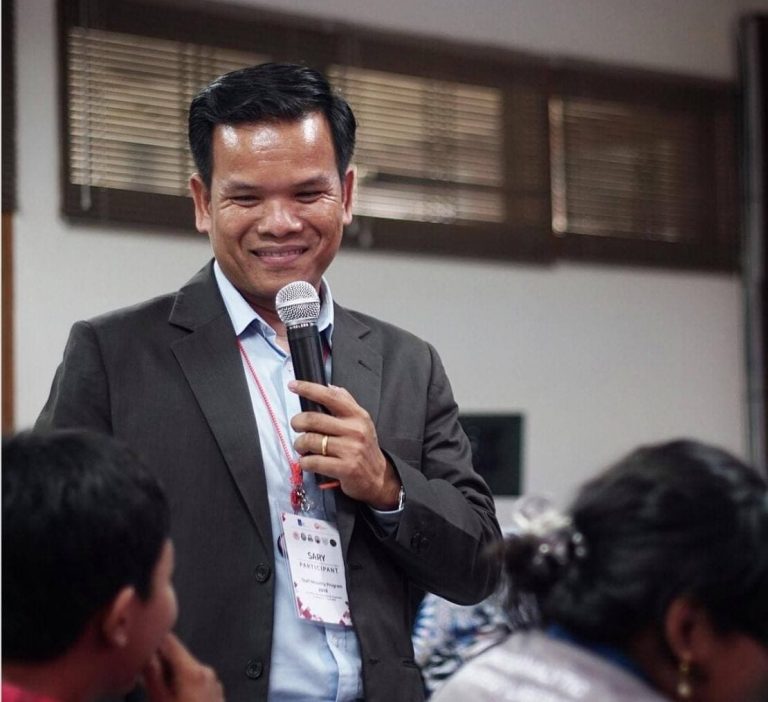 Hun Sen rescinds order to arrest political analyst Seng Sary