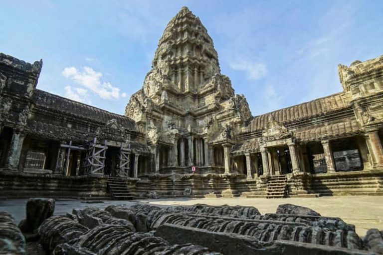 Vaccinated tourists return to Cambodia as quarantine rule lifted