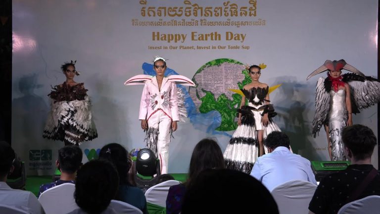 Conservationists celebrate Earth Day with recycled fashion show in Cambodia (video)