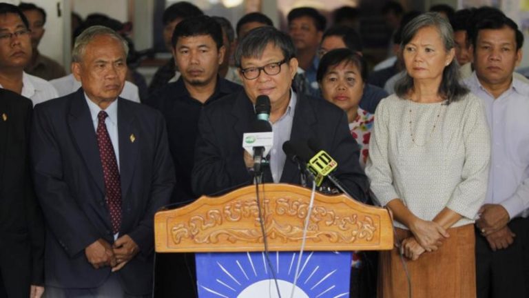 Cambodian trial of Aust teacher resumes