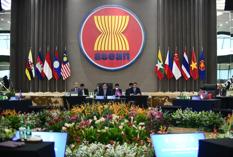 Hun Sen Adds Some Bite to Upcoming ASEAN Summits