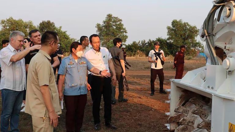 Cambodian de-miners begin training Ukrainians to clear landmines using new technology