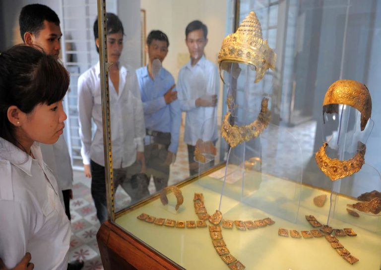 Britain returns trove of Angkor jewels to Cambodia