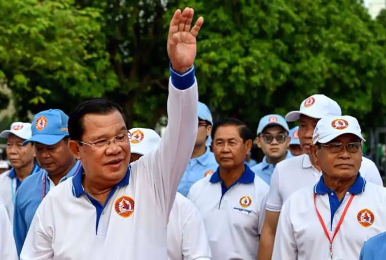 Cambodia expels Facebook reps after PM deletes account