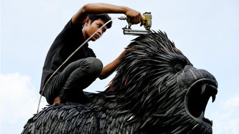 Cambodian artist turns tyres into giant King Kong (video)