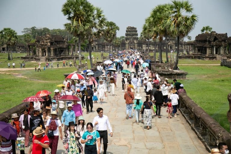 Cambodia receives nearly half million Chinese tourists in 11 months, up 449 pct