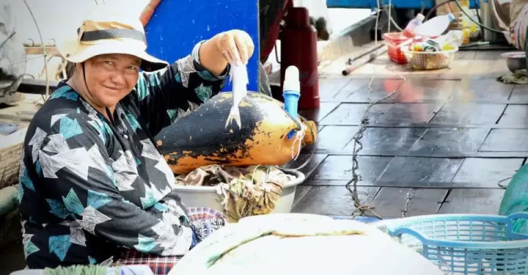 Climate change threatens Cambodian floating village