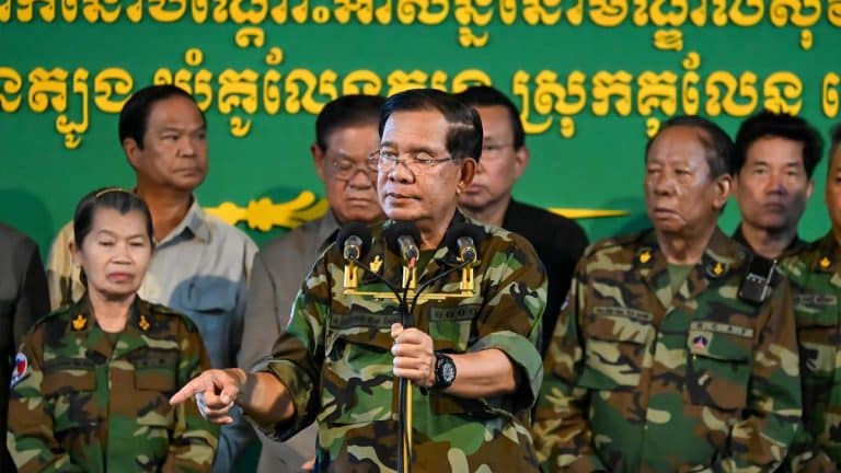 Hun Sen Tells Cambodian Troops to Be Ready to Repel Any Invasion Along Thai Border