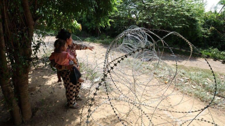 Banteay Meanchey residents appeal for international help after Thai troops surround homes