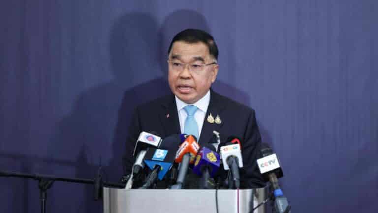 Thai defence ministry warns troops may shoot Cambodian soldiers