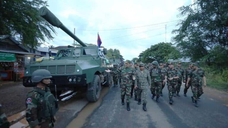 Cambodia Begins First Phase of Heavy Weapon Withdrawal from Thai Border