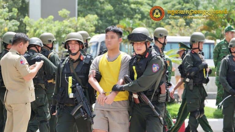 Cambodia Deports More Than 30 Vietnamese Nationals Linked to Online Scams