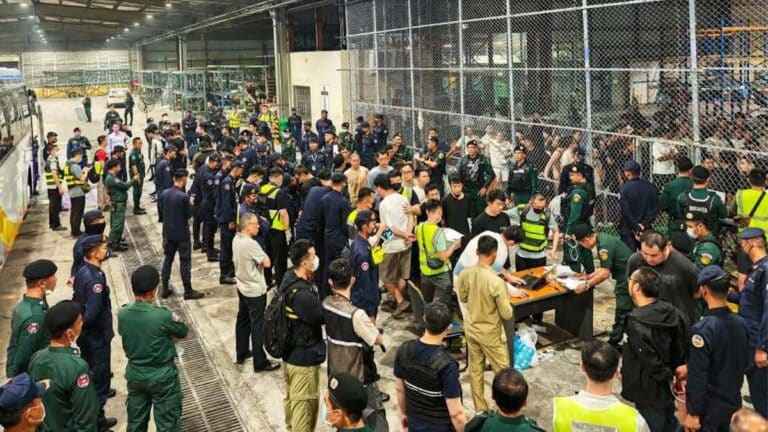 Cambodia Deports 319 Chinese Nationals Over Online Scam Allegations